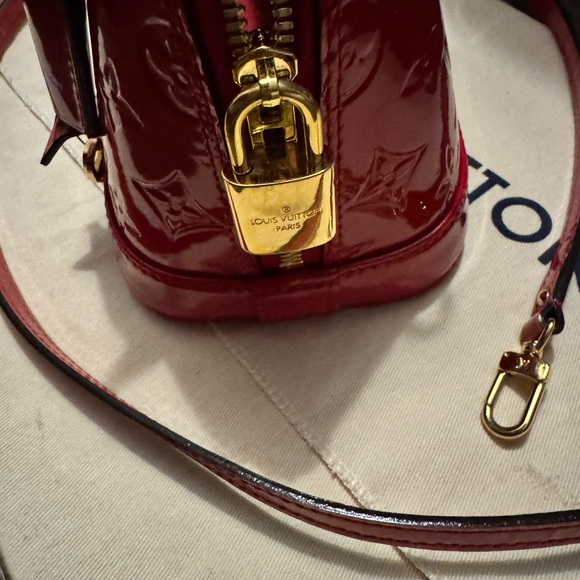 Louis Vuitton Vernis Alma BB Red - Picture 8 of 11